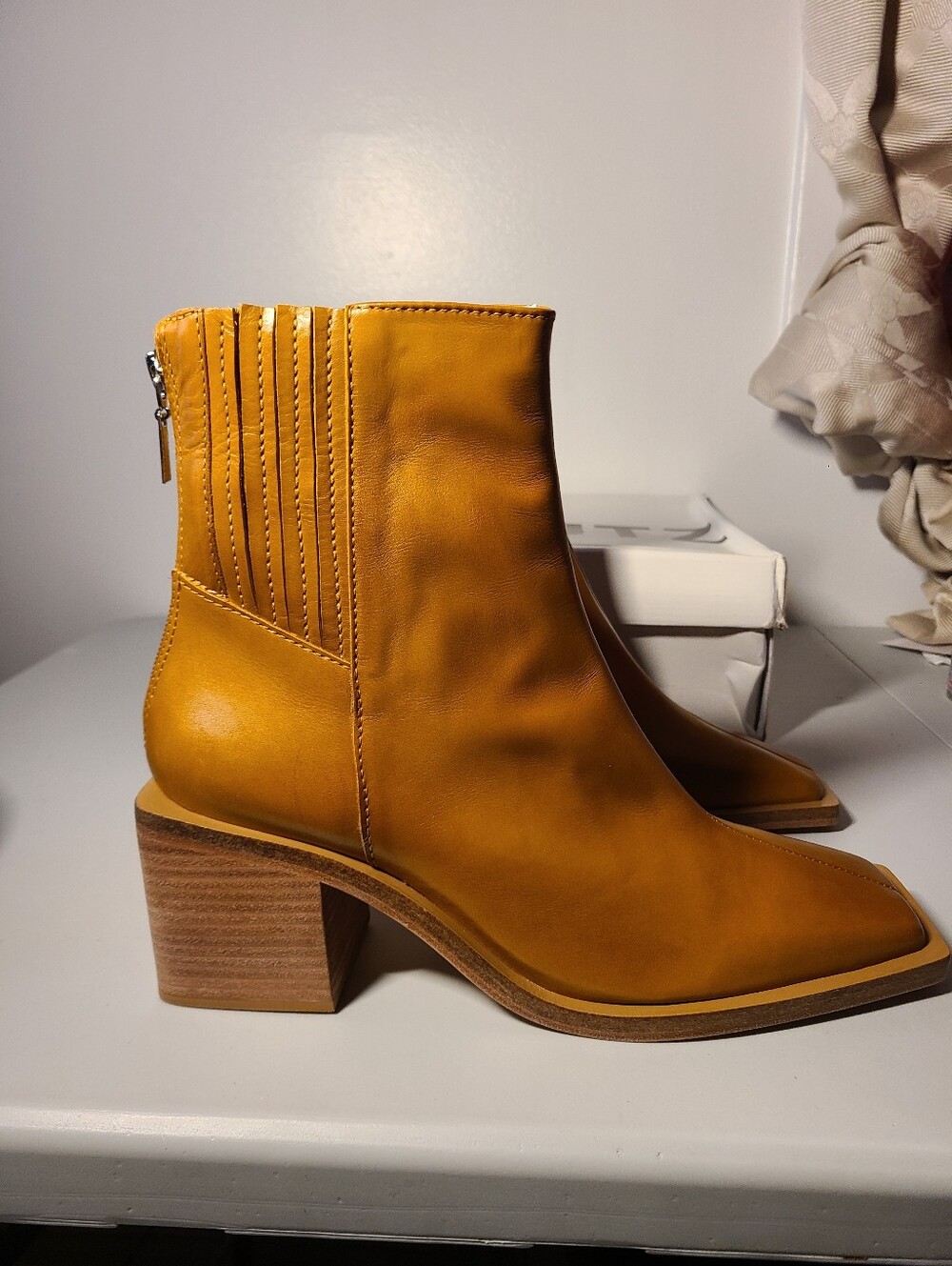 Schutz - Leather Leather Bootie Block Heel Womens Size 9B